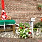 In Neue Tiefe Mit Terrasse- Garten Und Grill By Interhome Lejlighed *